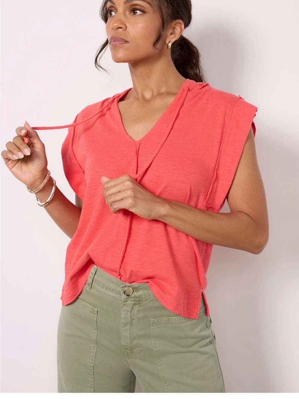 EVEREVE - Coral Cruz sleeveless hoodie- Size Medium NWT
